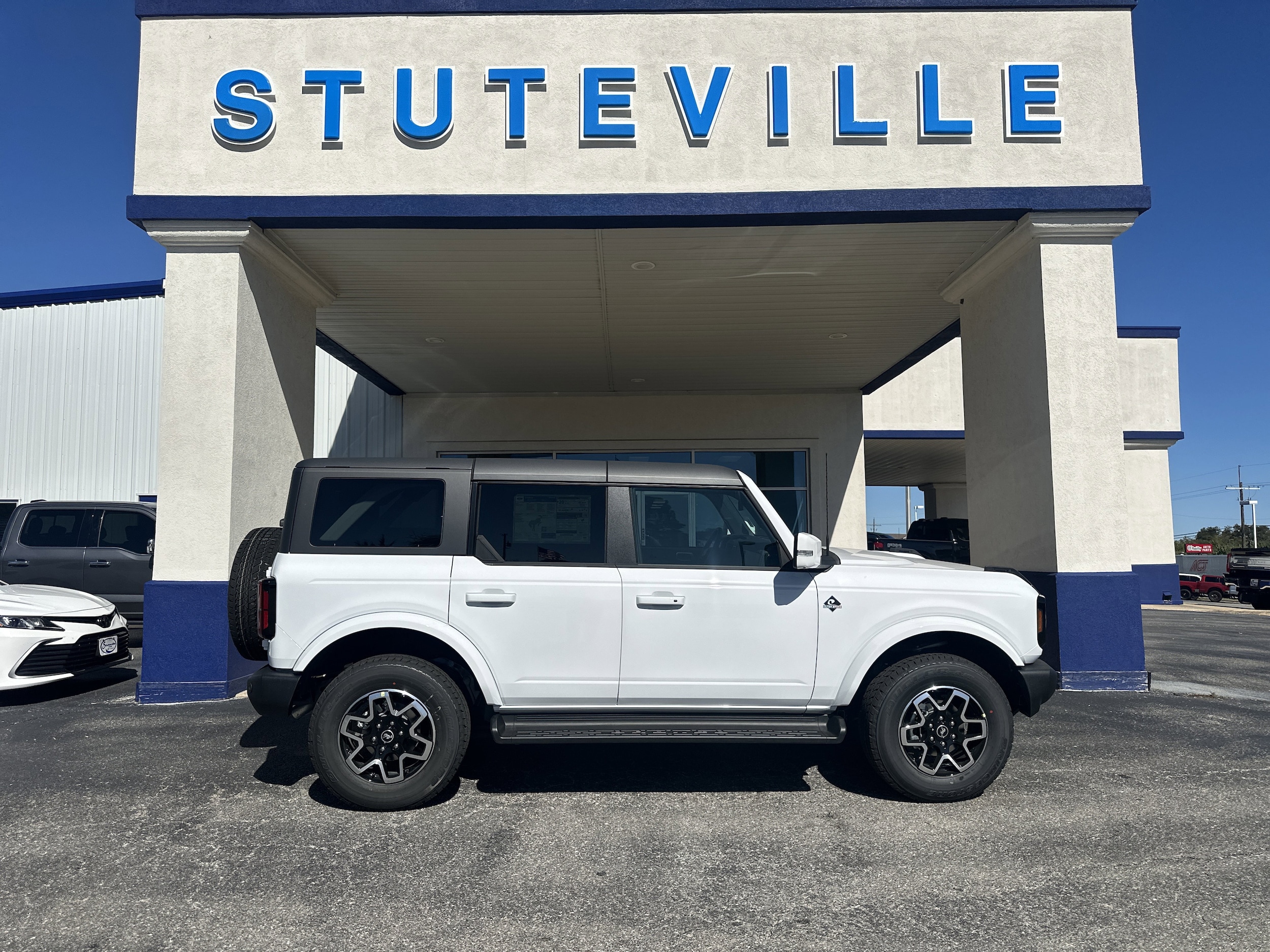 2025 Ford Bronco 4-Door Outer Banks's photo