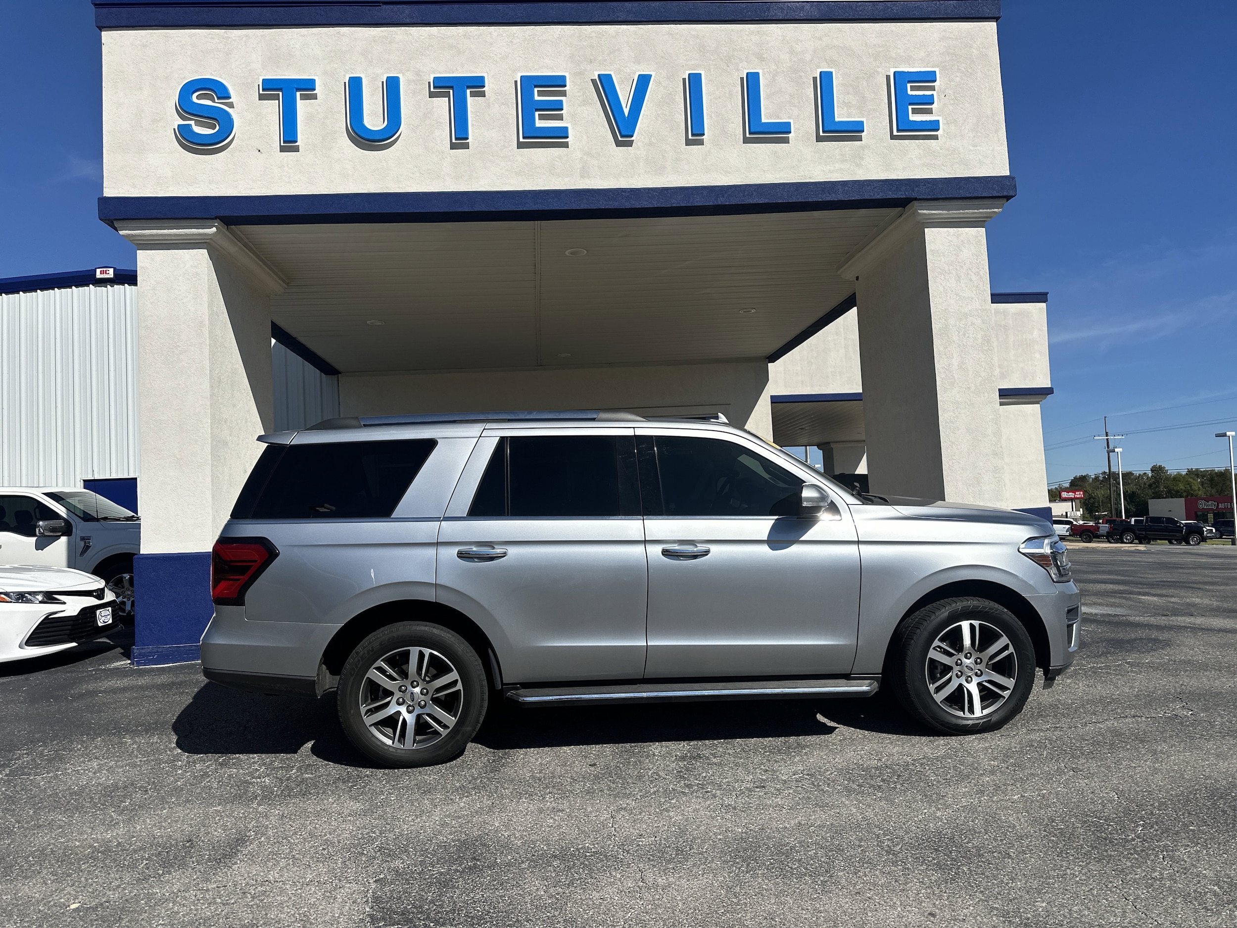 2023 Ford Expedition Limited's photo