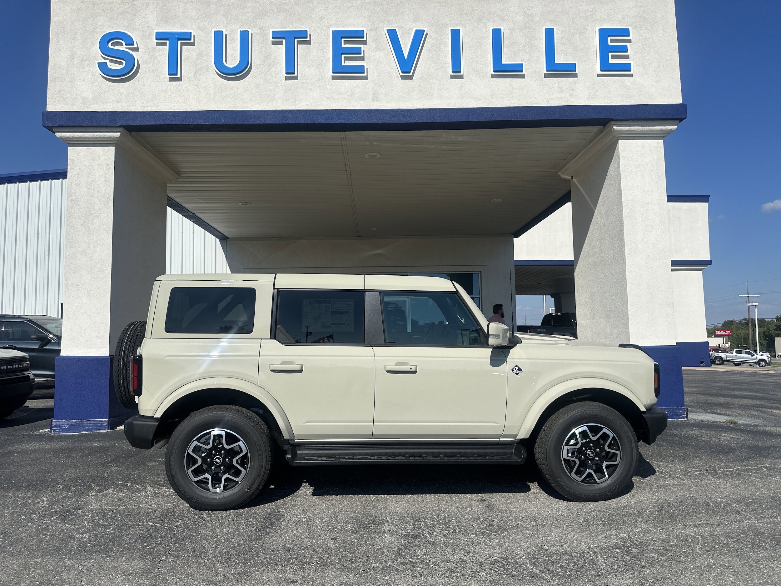 2025 Ford Bronco 4-Door Outer Banks's photo