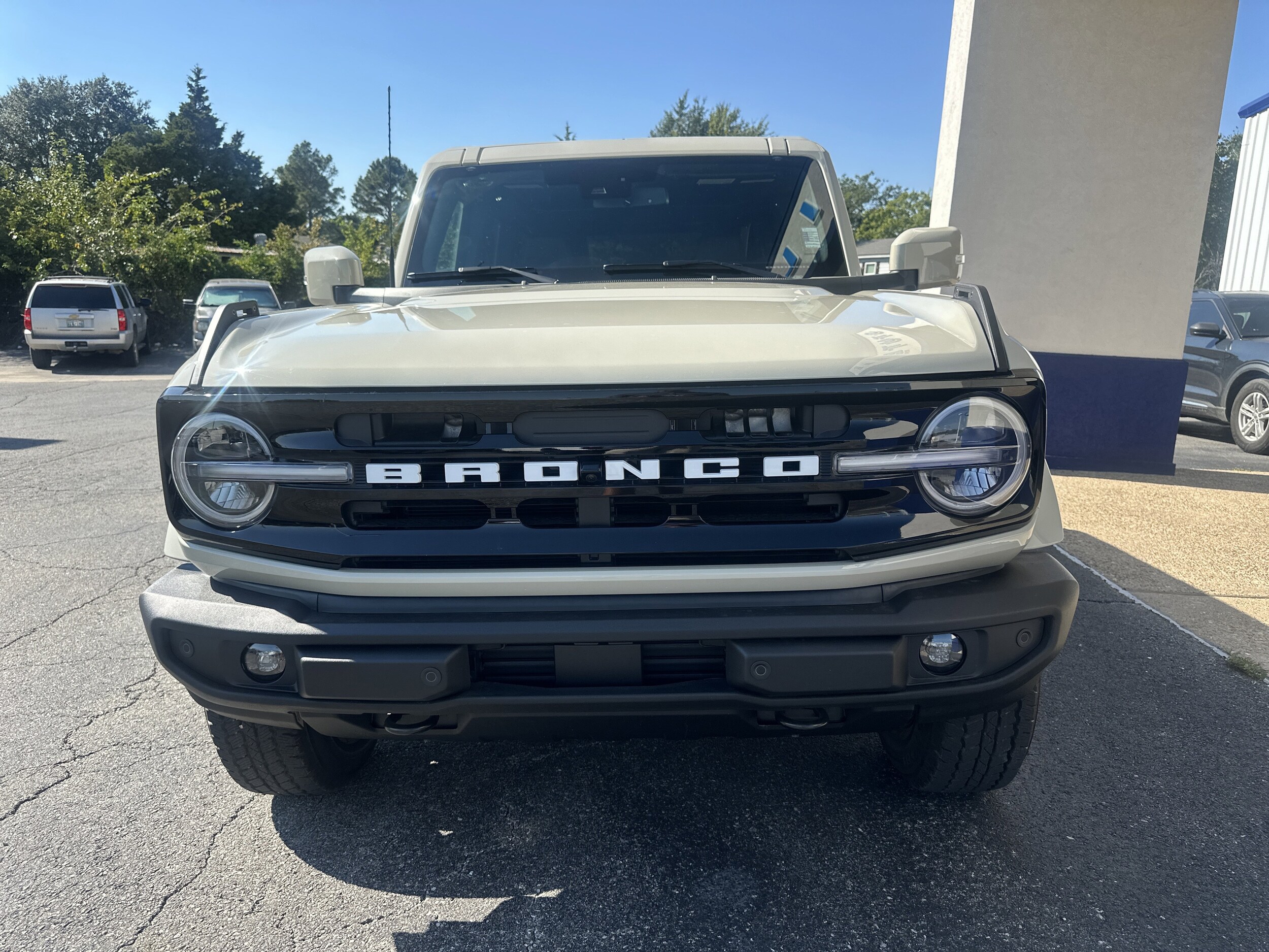 2025 Ford Bronco Outer Banks photo 3