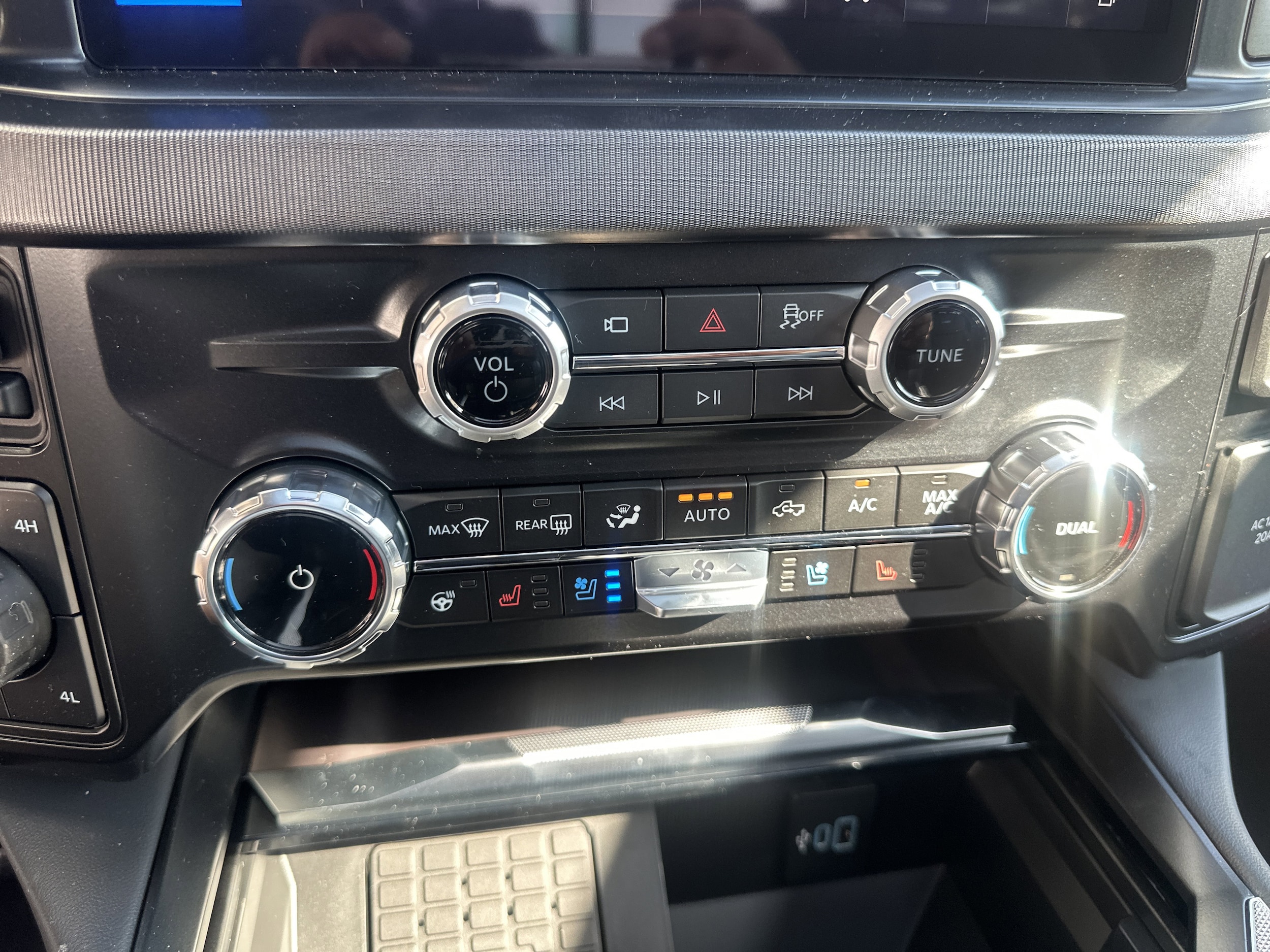 2026 Ford F-250 Super Duty Platinum - Photo 16