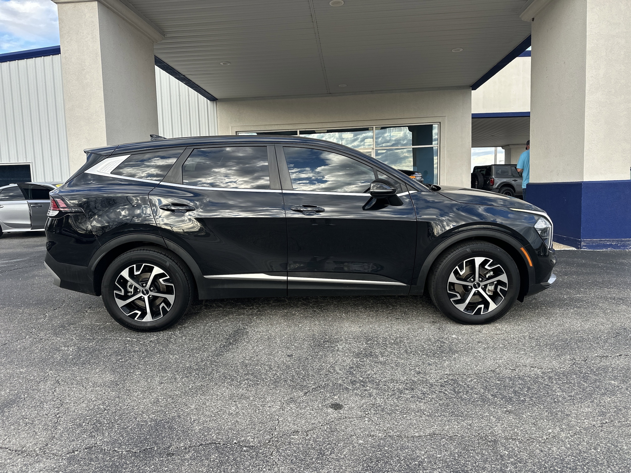 2023 Kia Sportage EX's photo