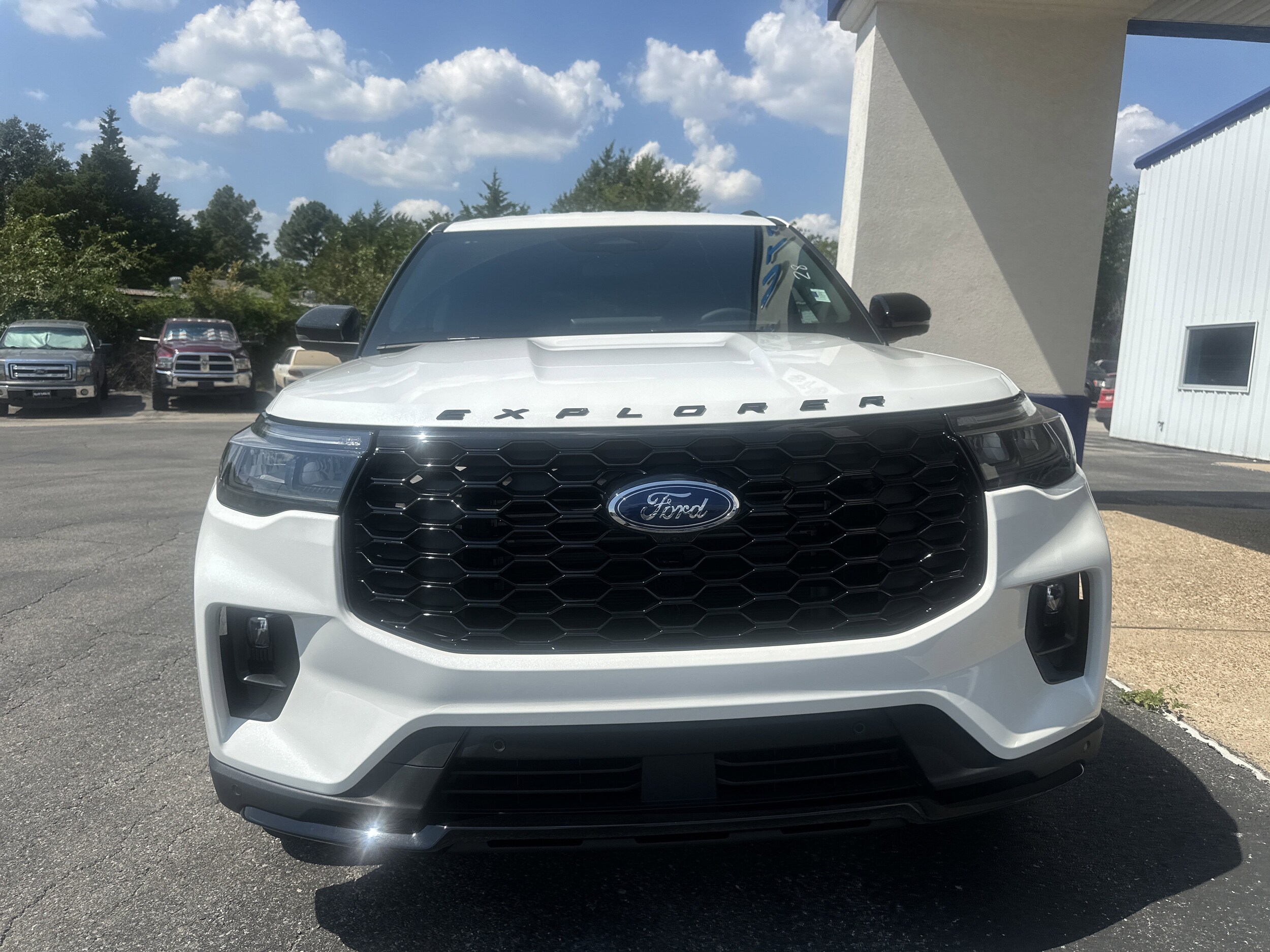 2025 Ford Explorer ST-Line photo 3