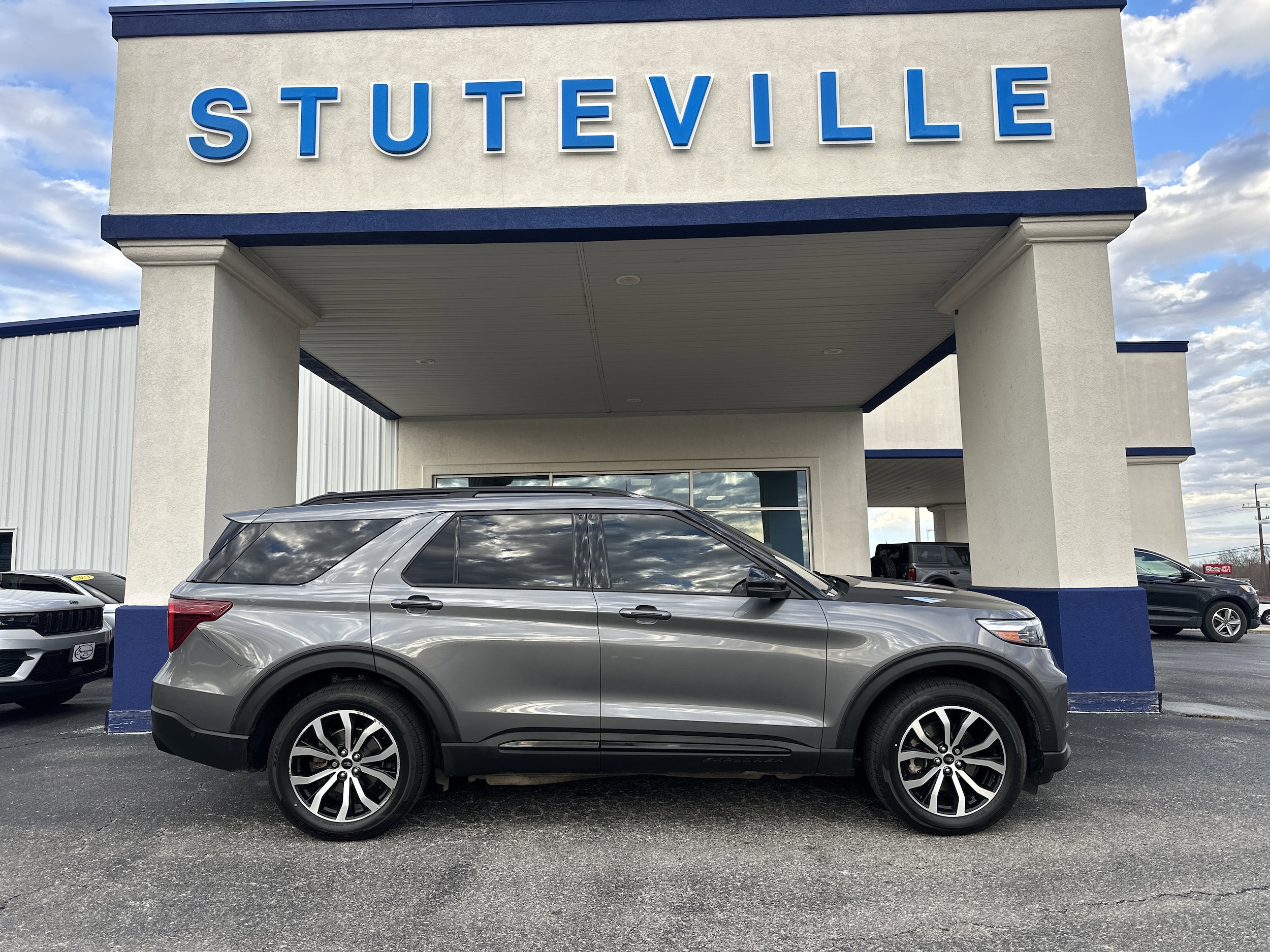 2021 Ford Explorer ST's photo