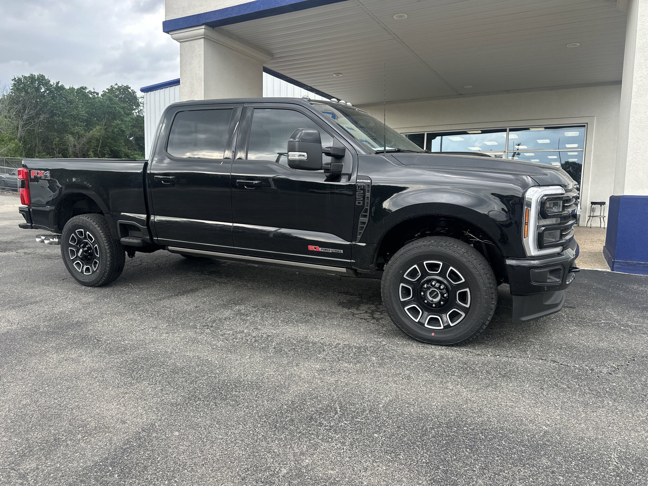 2025 Ford F-250 Platinum photo 2