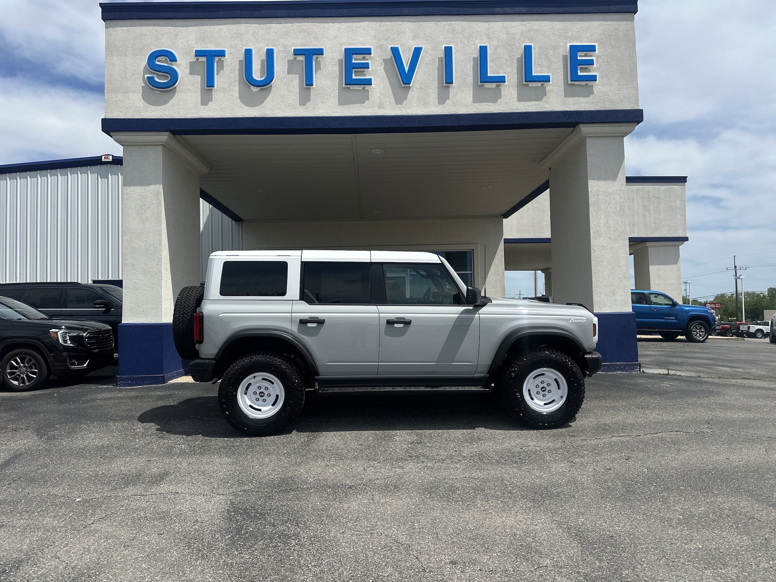 2026 Ford Bronco Heritage Edition 4x4's photo