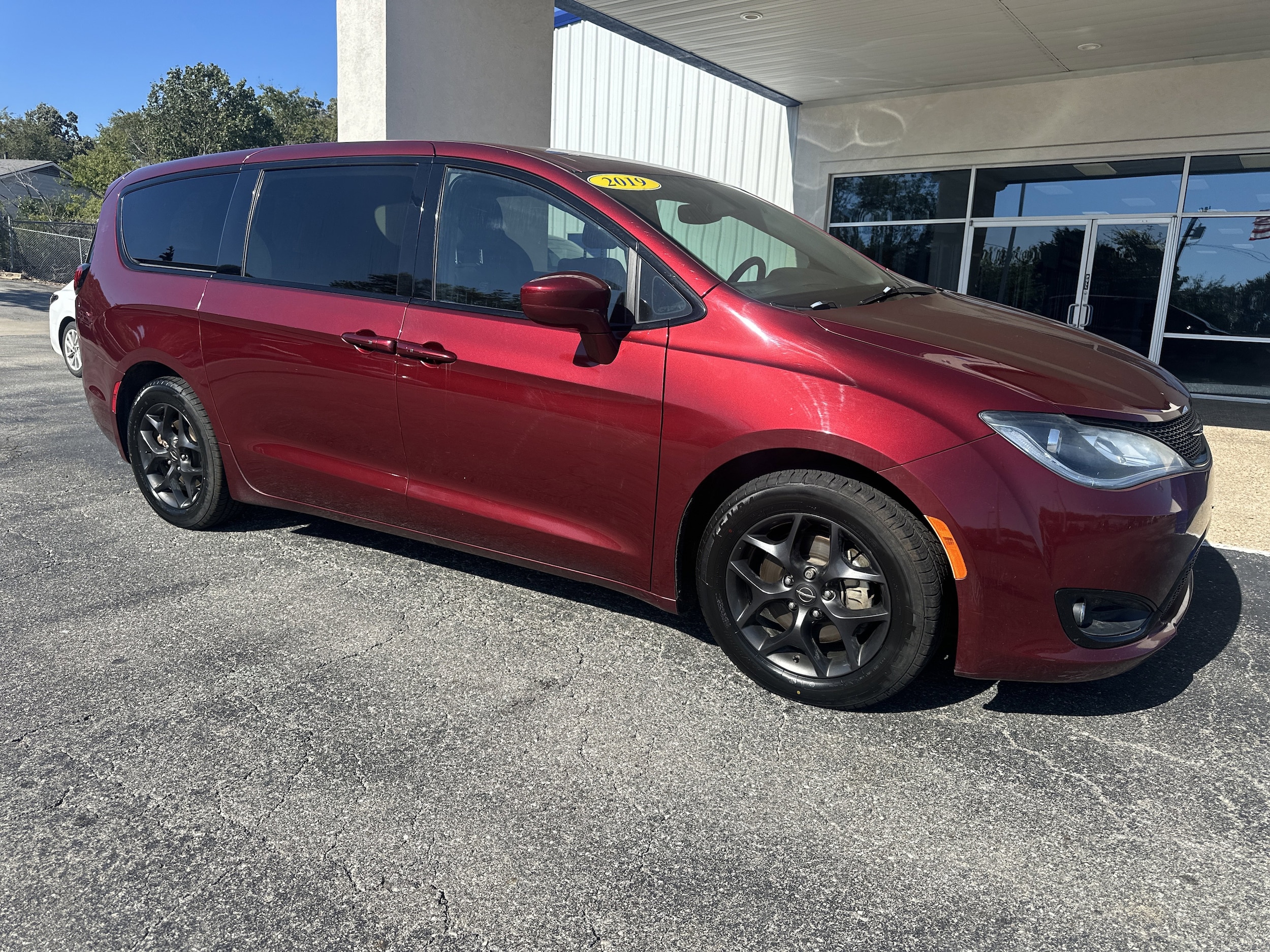 Used 2019 Chrysler Pacifica Touring Plus with VIN 2C4RC1FG4KR627348 for sale in Atoka, OK