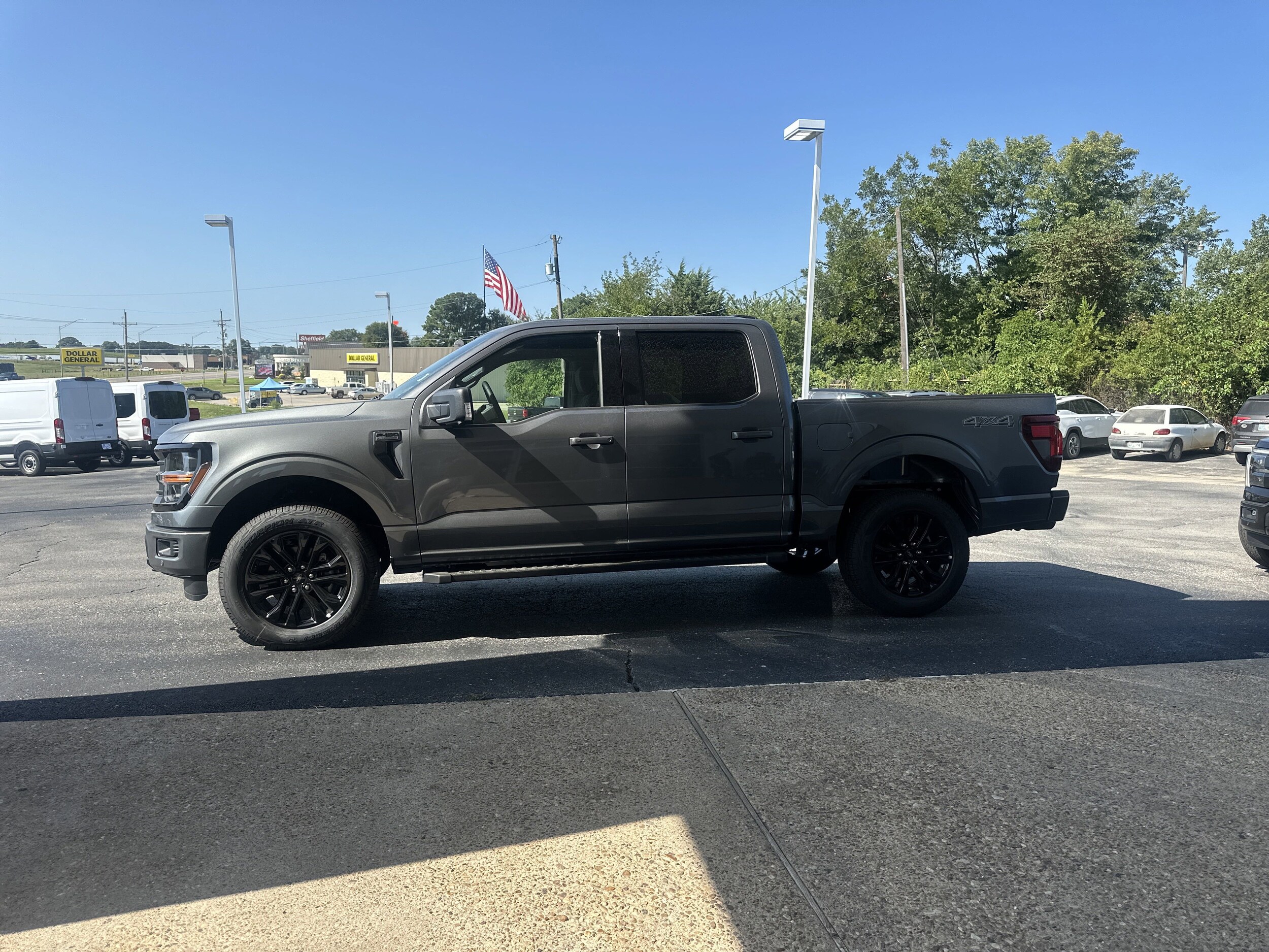 2025 Ford F-150 XLT photo 4
