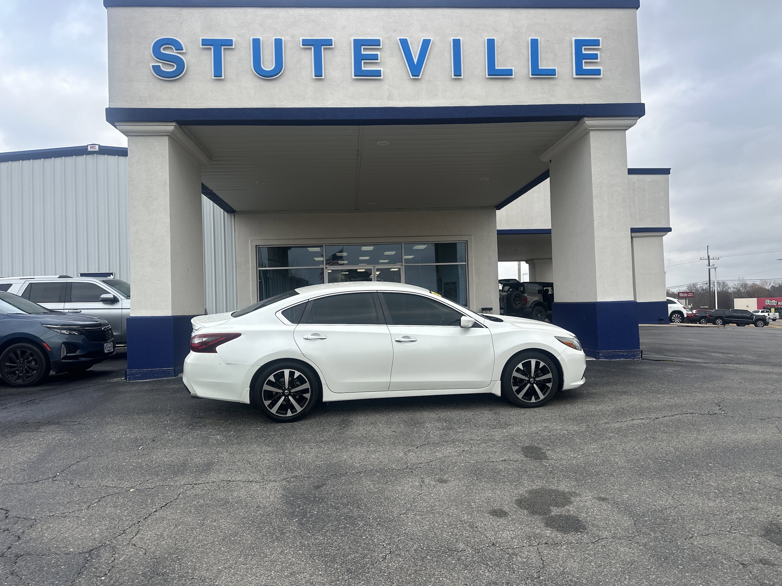 2018 Nissan Altima SR's photo