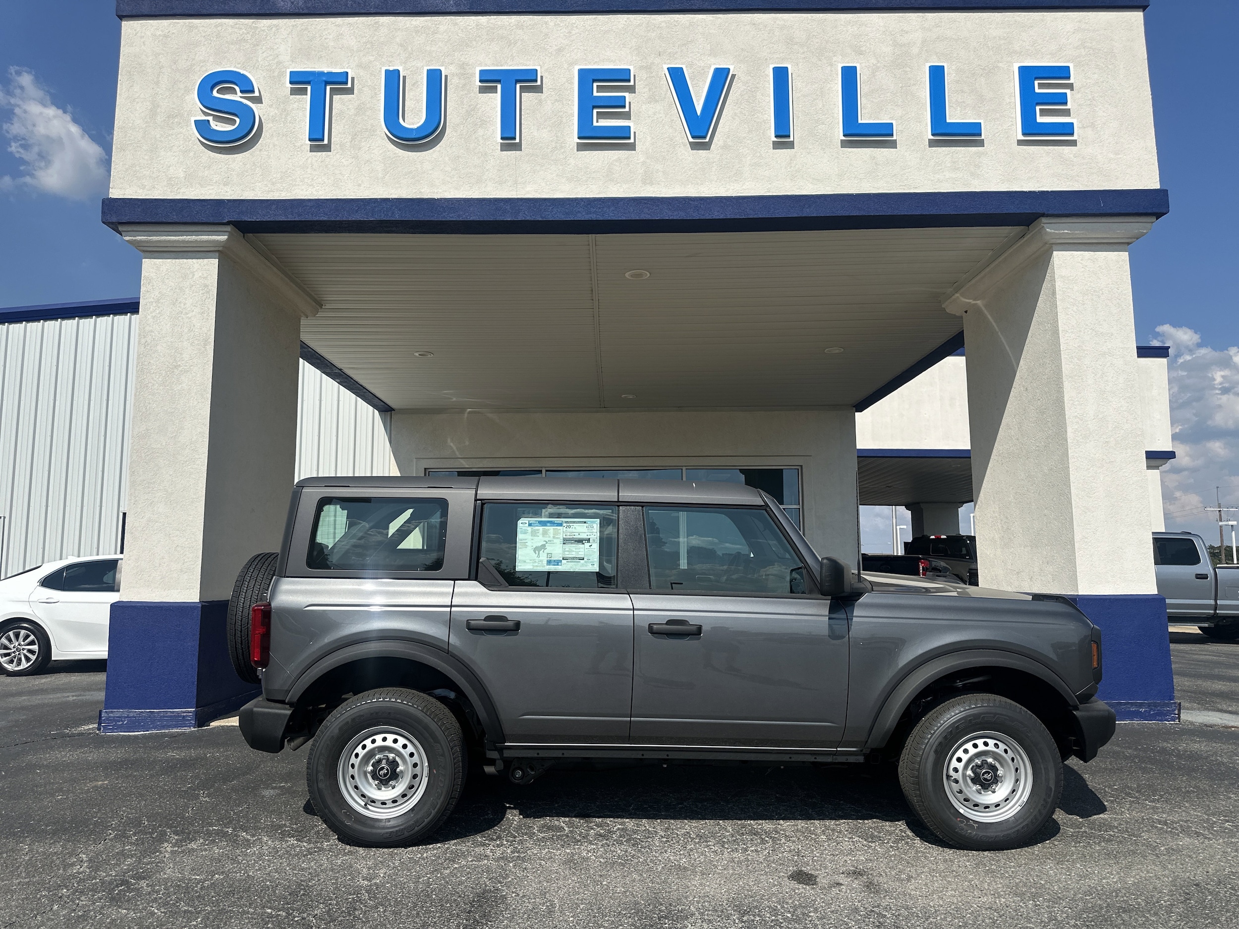 2025 Ford Bronco 4-Door Base's photo