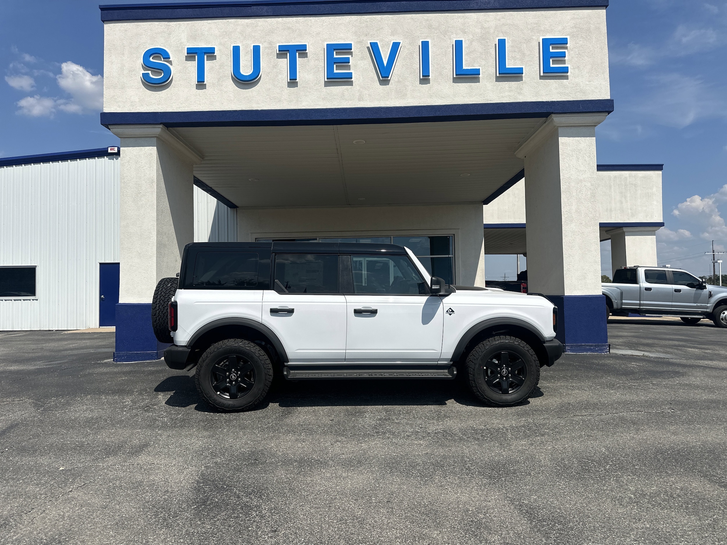2025 Ford Bronco 4-Door Outer Banks's photo