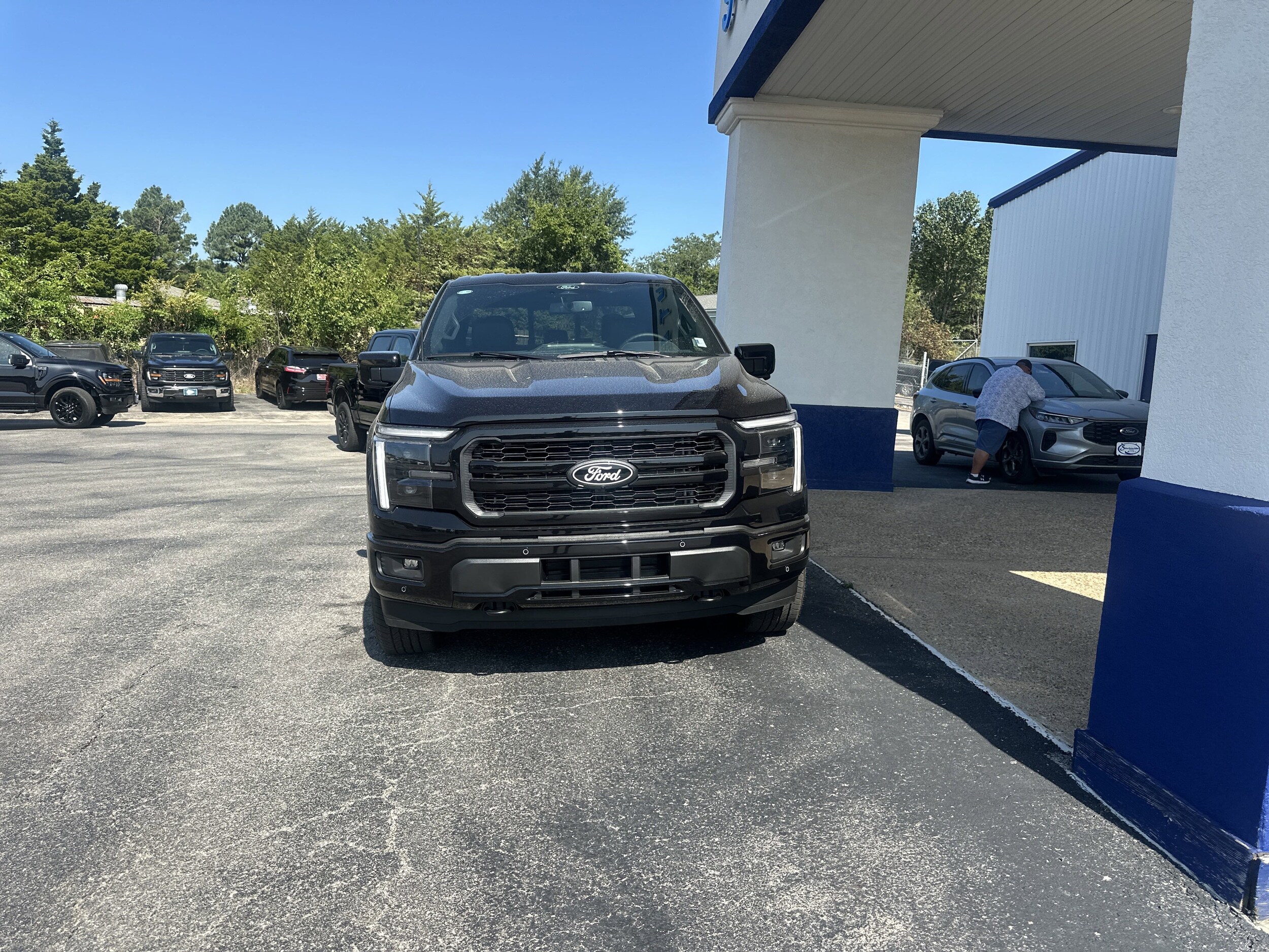 2025 Ford F-150 Lariat photo 3