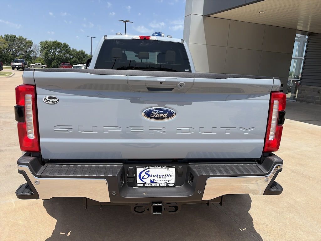 New 2026 Ford Super Duty F-350 DRW LARIAT Truck Crew Cab