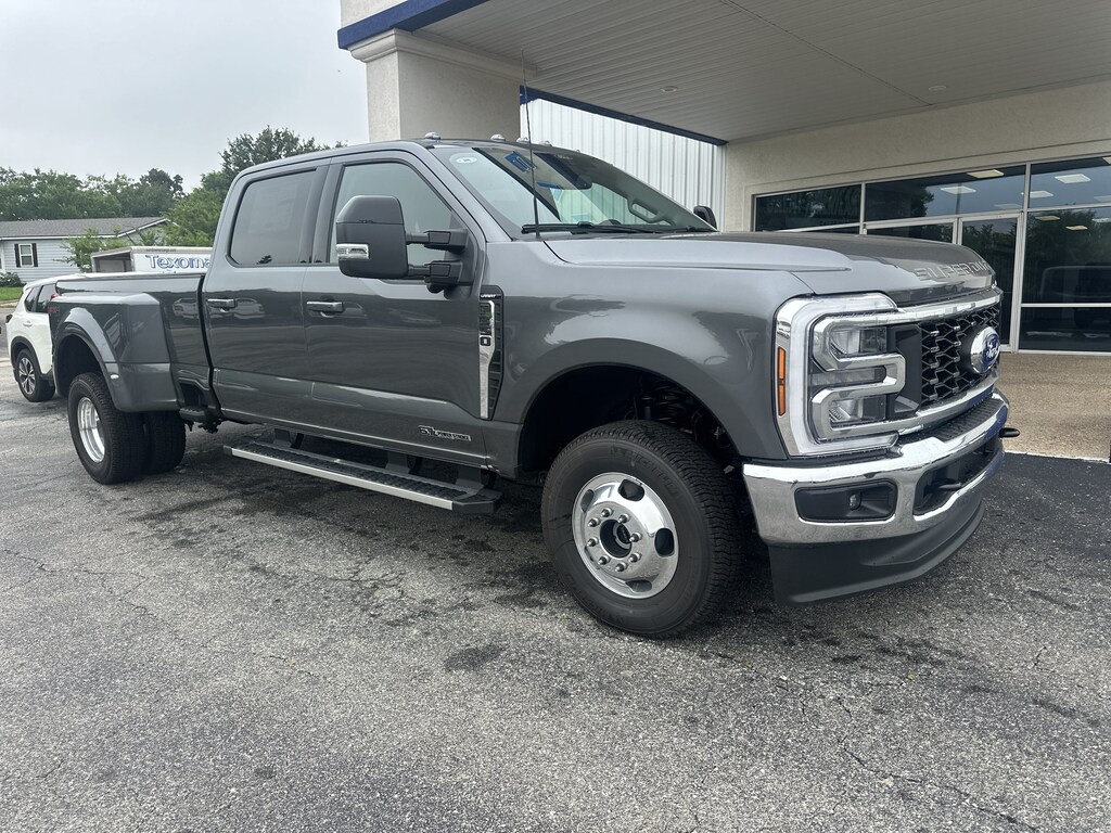 New 2026 Ford Super Duty F-350 DRW LARIAT Truck Crew Cab