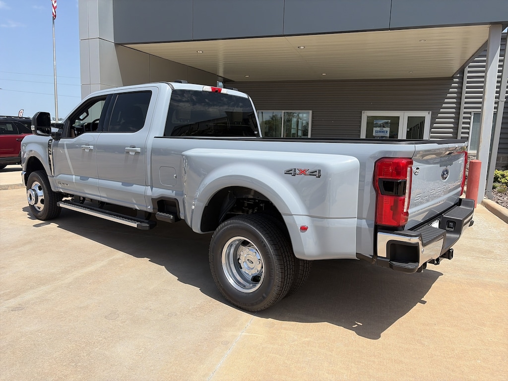New 2026 Ford Super Duty F-350 DRW LARIAT Truck Crew Cab