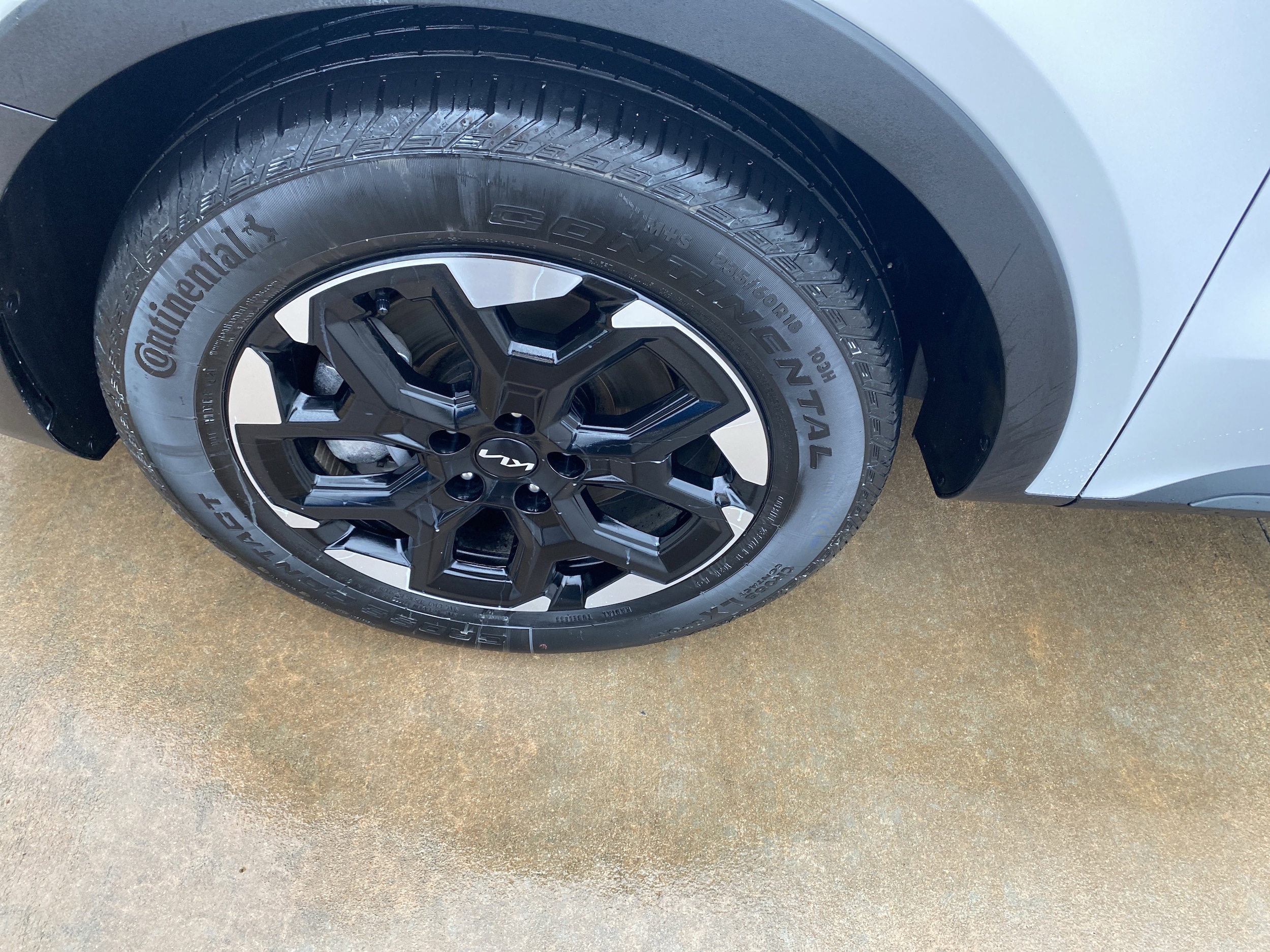 2025 Kia Sorento S AT's photo