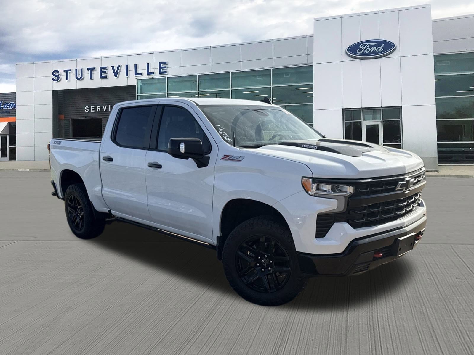 Used 2023 Chevrolet Silverado 1500 LT Trail Boss with VIN 3GCUDFE8XPG338437 for sale in Tahlequah, OK