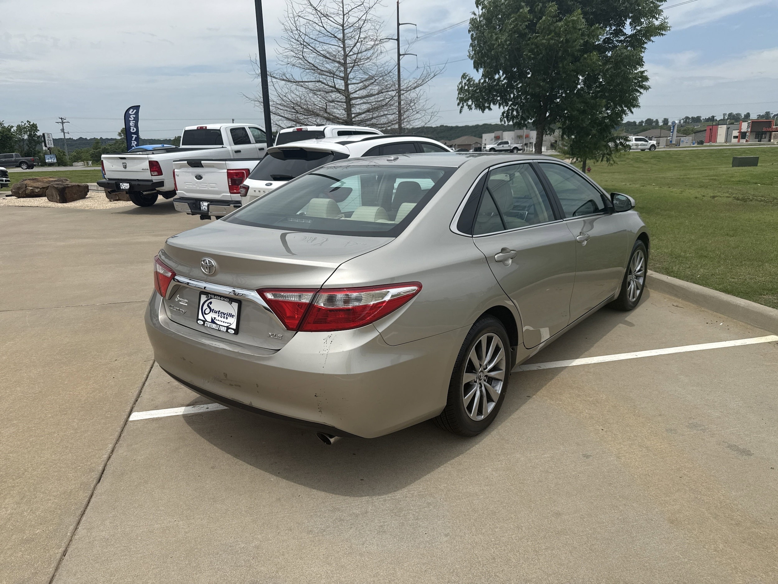 Used 2017 Toyota Camry XLE with VIN 4T1BF1FK9HU640407 for sale in Tahlequah, OK