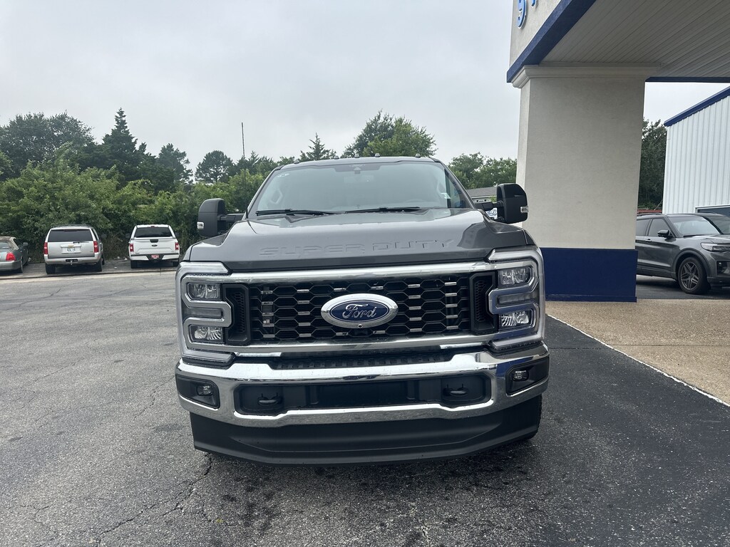New 2026 Ford Super Duty F-350 DRW LARIAT Truck Crew Cab