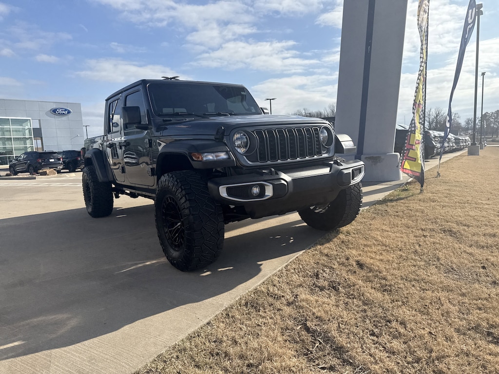 Used 2025 Jeep Gladiator Sport Truck Crew Cab