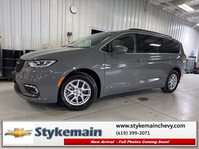 2022 Chrysler Pacifica Touring L's photo