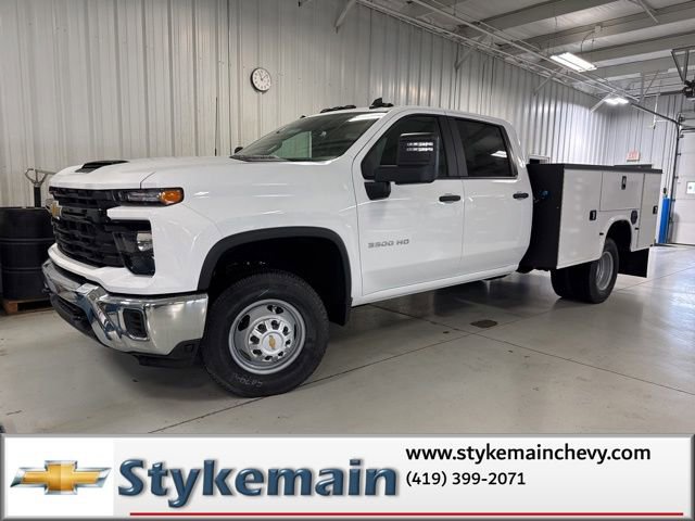 Summit White 2026 Chevrolet Silverado 3500HD Chassis Pickup Truck Four-Wheel Drive Automatic