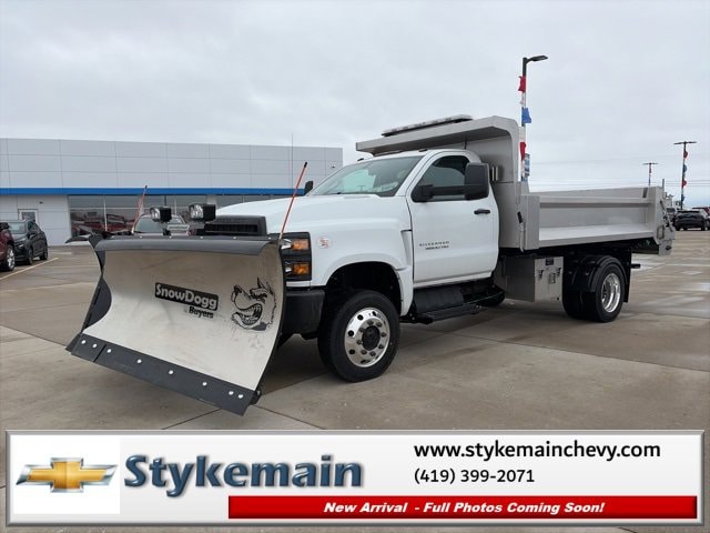 2024 Chevrolet Silverado 4500 Medium Duty Chassis Cab Work Truck's photo