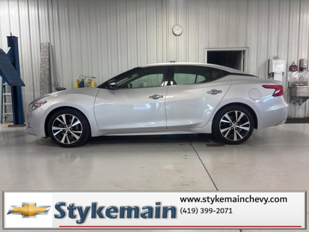 Used 2017 Nissan Maxima SV Sedan