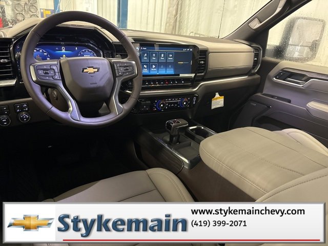 2025 Chevrolet Silverado 1500 LTZ photo 4