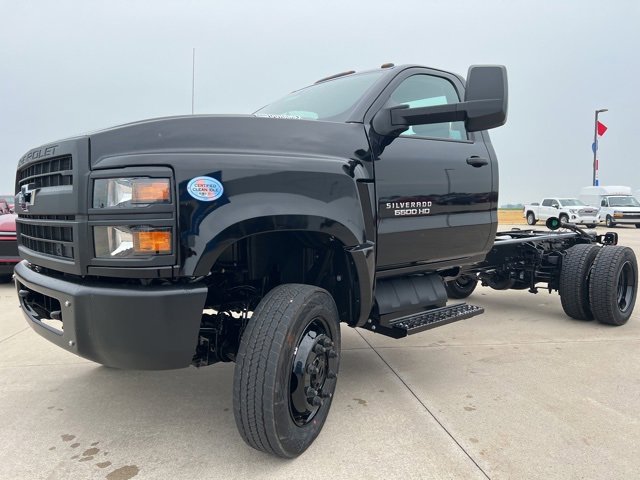 2024 Chevrolet Silverado 6500HD Work Truck photo 4