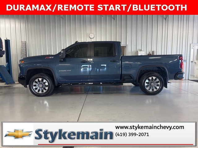 2025 Chevrolet Silverado 2500HD Custom photo 2