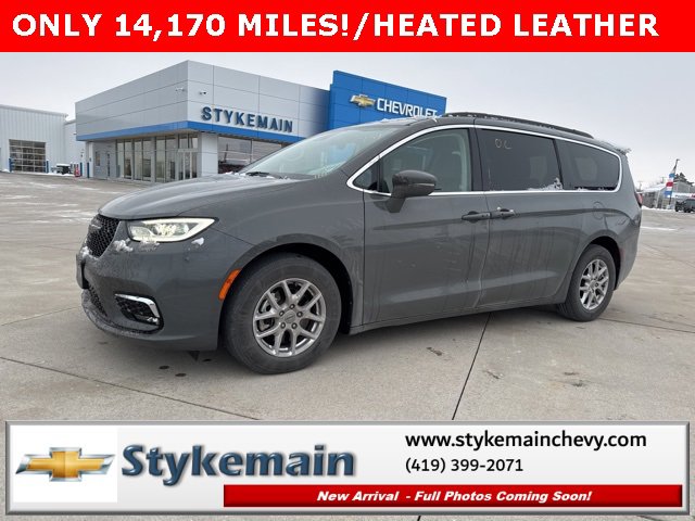 2022 Chrysler Pacifica Touring L's photo