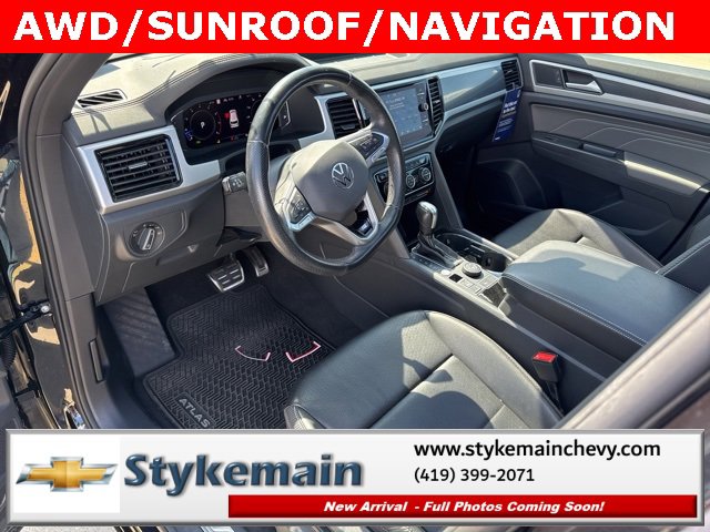 2022 Volkswagen Atlas Cross Sport V6 SEL R-Line photo 3