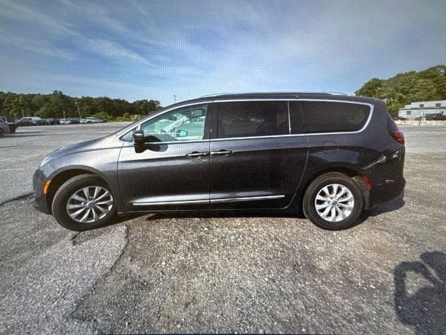 Used 2018 Chrysler Pacifica Touring L with VIN 2C4RC1BG2JR280395 for sale in Paulding, OH