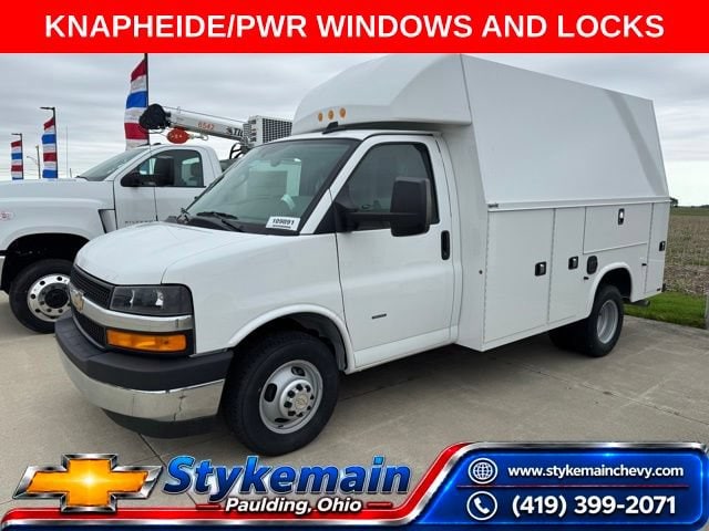 Summit White 2025 Chevrolet Express Chassis Van Rear-Wheel Drive Automatic