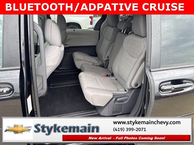 2021 Toyota Sienna LE photo 4