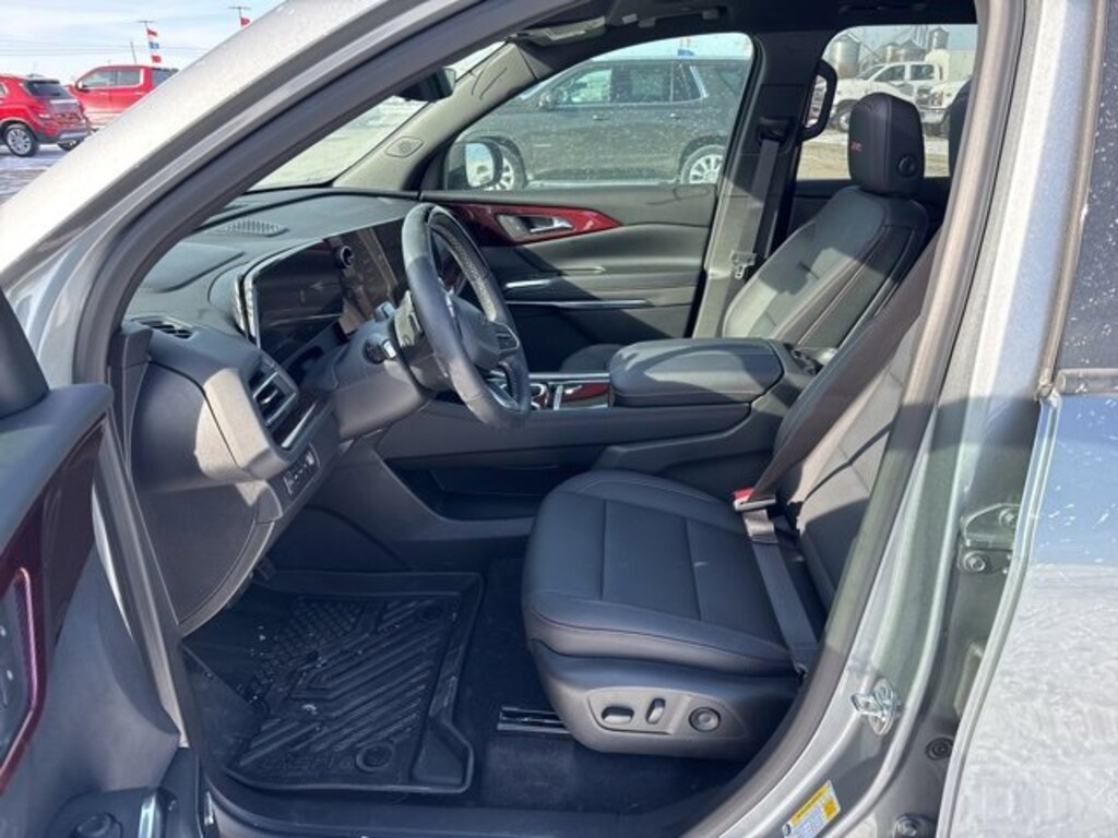 Used 2025 Chevrolet Traverse Z71 SUV