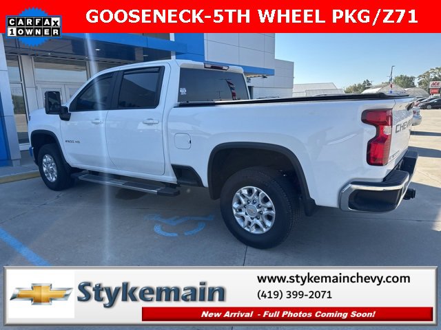 2024 Chevrolet Silverado LT photo 2