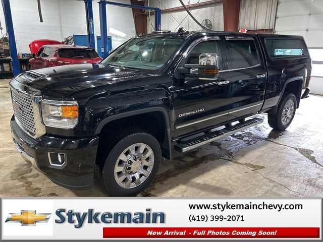 2017 GMC Sierra 4WD Crew Cab Standard Box Denali's photo