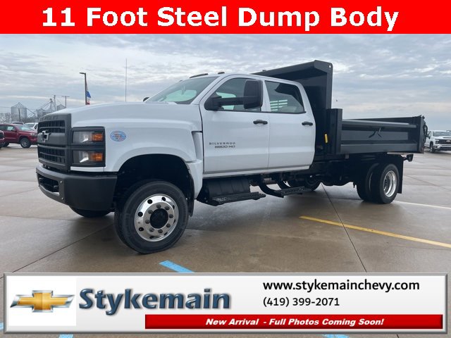 2024 Chevrolet Silverado 6500HD Work Truck photo 2