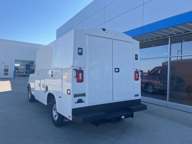 2025 Chevrolet Express Cutaway 3500 photo 3