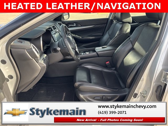 2017 Nissan Maxima SV photo 2