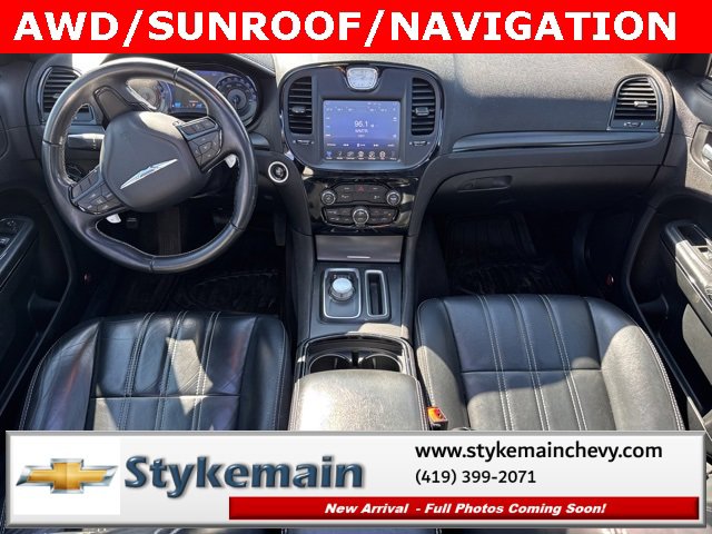 2016 Chrysler 300 photo 3
