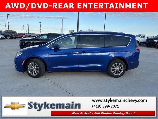 2021 Chrysler Pacifica Touring L photo 2