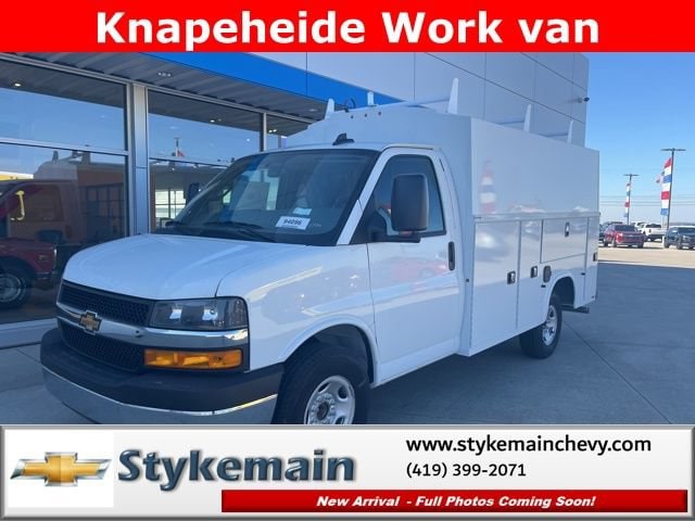 Summit White 2025 Chevrolet Express Chassis Van Rear-Wheel Drive Automatic