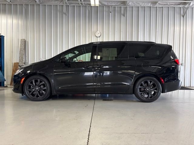 2C4RC1EG8LR229417