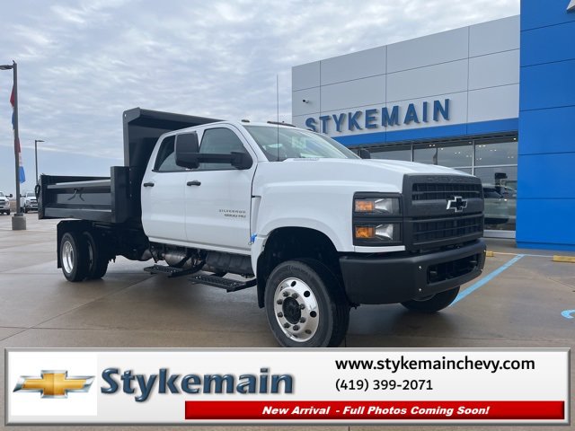 2024 Chevrolet Silverado 6500HD Work Truck photo 3