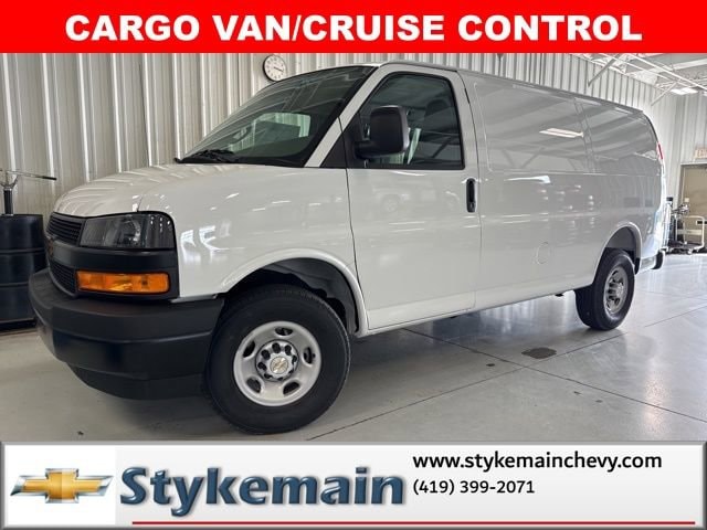2026 Chevrolet Express 3500 Work Van HD's photo