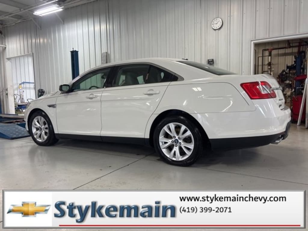 Used 2012 Ford Taurus SEL Sedan