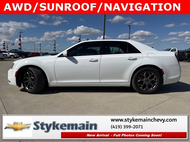 2016 Chrysler 300 photo 2